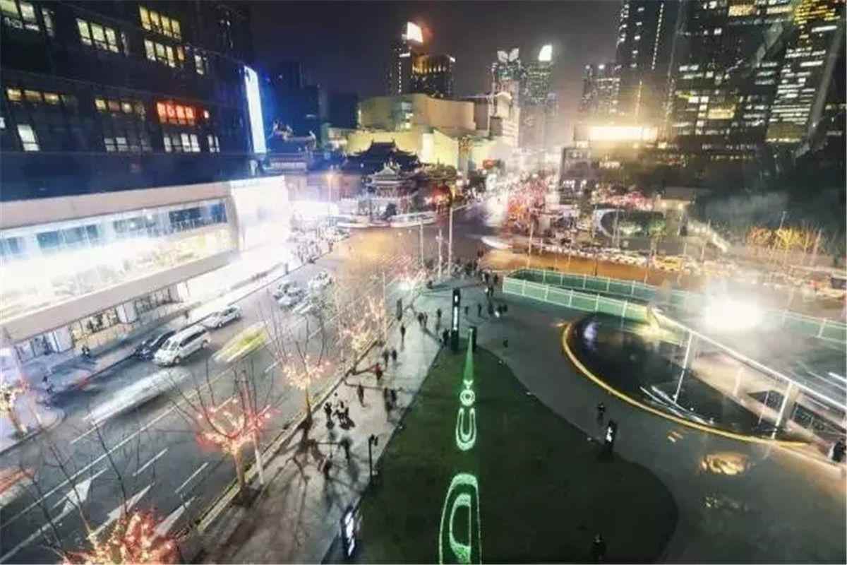 当代艺术展以光诠释'变化'，点亮城市感官体验 - 新火设计艺术资讯