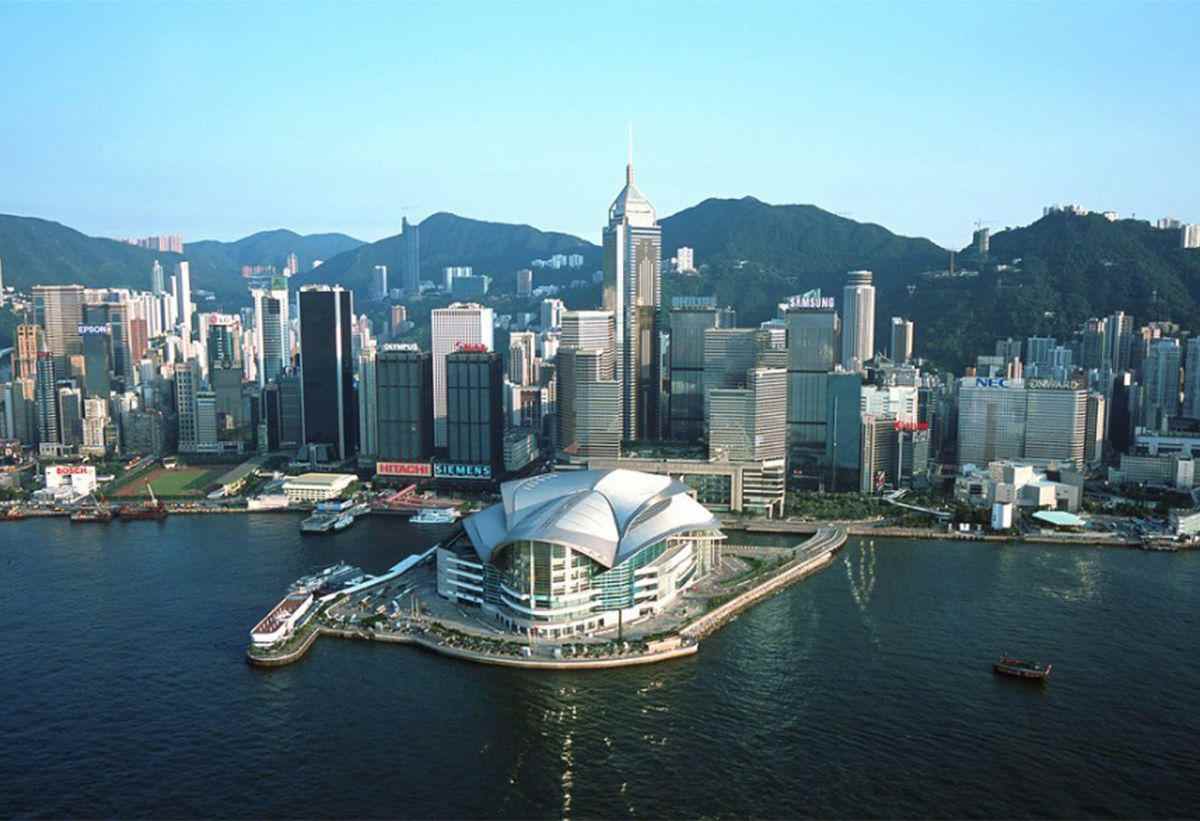 香港艺术展会期间城市展览指南：热门展区与活动推荐 - 新火设计艺术资讯