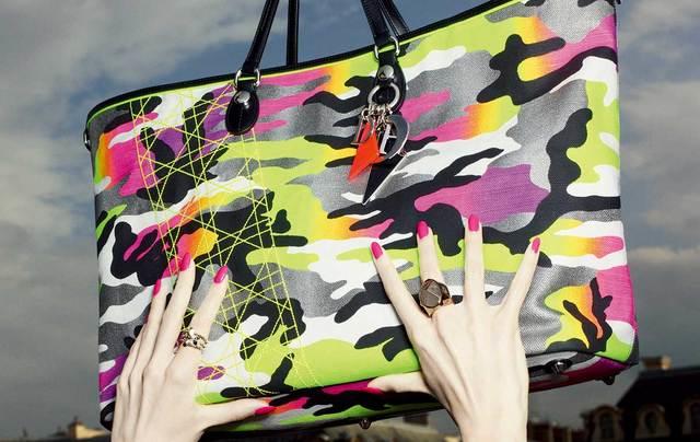 当艺术邂逅奢侈：艺术家品牌化现象与市场逻辑剖析 - 新火设计艺术资讯