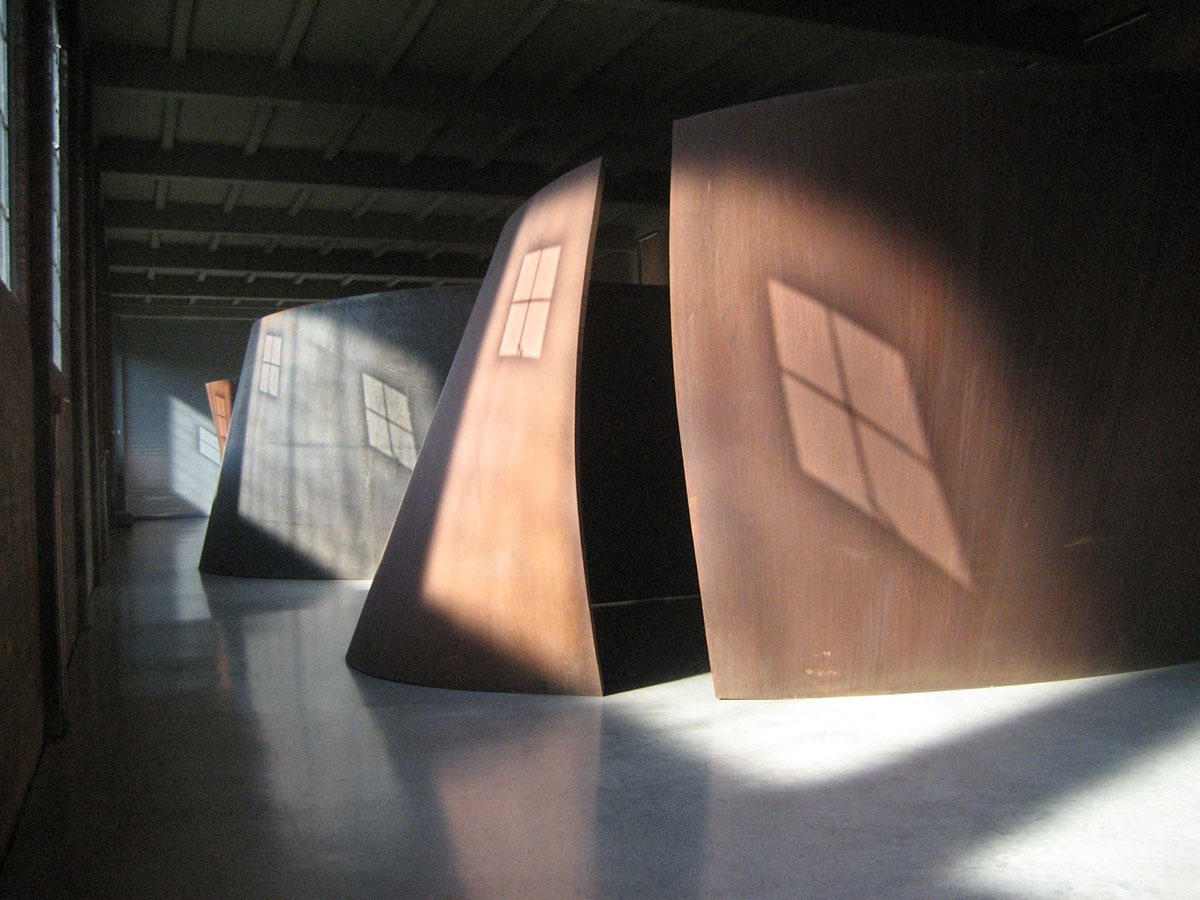 探访极简艺术殿堂：从废弃厂房到全球艺术地标的蜕变之旅 - 新火设计艺术资讯