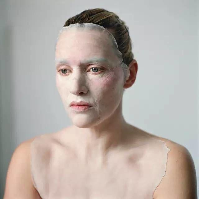 好莱坞明星幕后真实肖像，摄影师镜头下的亲密与脆弱 - 新火设计艺术资讯