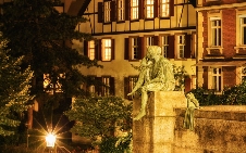 艺术盛会全城联动：七大卫星艺博会与众多展览共筑艺术盛宴 - 新火设计艺术资讯