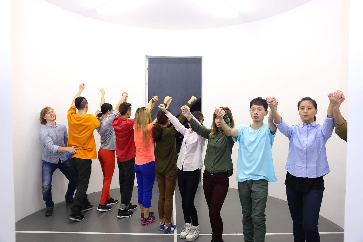 行为表演艺术回归博物馆：是实验精神的复苏还是商业新宠？ - 新火设计艺术资讯