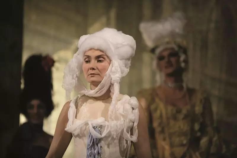 波兰女艺术家个展亮相北京，身份与性别的艺术探索 - 新火设计艺术资讯