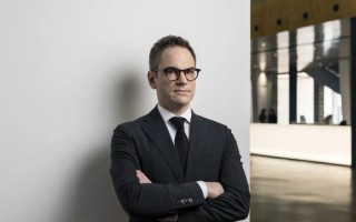 UCCA馆长田霏宇谈2024整合战略：平衡学术与商业，拓展艺术影响力 - 新火设计艺术资讯