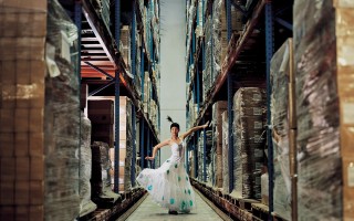 曹斐作品中的时代记忆与情感共鸣 - 新火设计艺术资讯