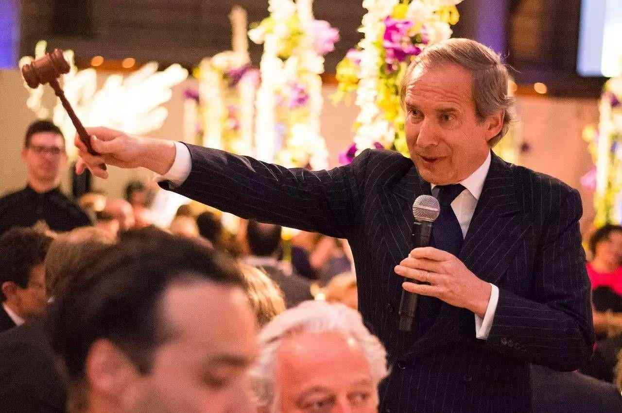 拍卖界的艺术与名利博弈：西蒙·德普雷的传奇之路 - 新火设计艺术资讯