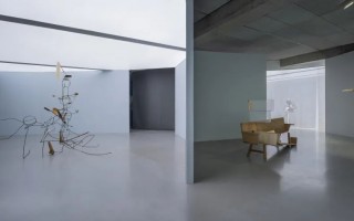 胡晓媛艺术展《沙径》：迷宫般的时空与存在探索 - 新火设计艺术资讯