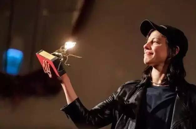 第57届威尼斯双年展金狮奖揭晓，德国馆与艺术家瓦尔特获殊荣 - 新火设计艺术资讯