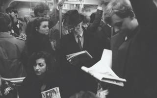 艺术评论权威性消逝：数字化浪潮下的新挑战与新声音 - 新火设计艺术资讯