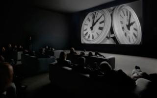 克里斯蒂安·马克雷《时钟》泰特现代美术馆24小时蒙太奇剧场 - 新火设计艺术资讯