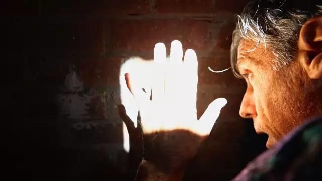 在新美术馆，程然导演了一部关于纽约的“狂人日记” - 新火设计艺术资讯