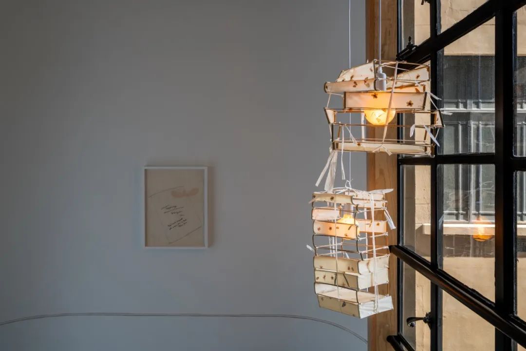 光影中的历史悼念｜武雨濛个展核心技巧解析(图4)