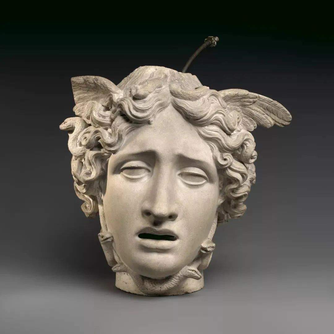 范思哲“重塑经典”之舞:想象21世纪的美杜莎(图3) 范思哲“重塑经典”之舞:想象21世纪的美杜莎(图3)