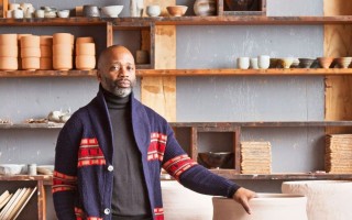 西斯特·盖茨的陶艺情境营造｜艺术与城市的