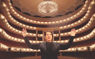 玛丽娜·阿布拉莫维奇：在疫情席卷的疯狂时